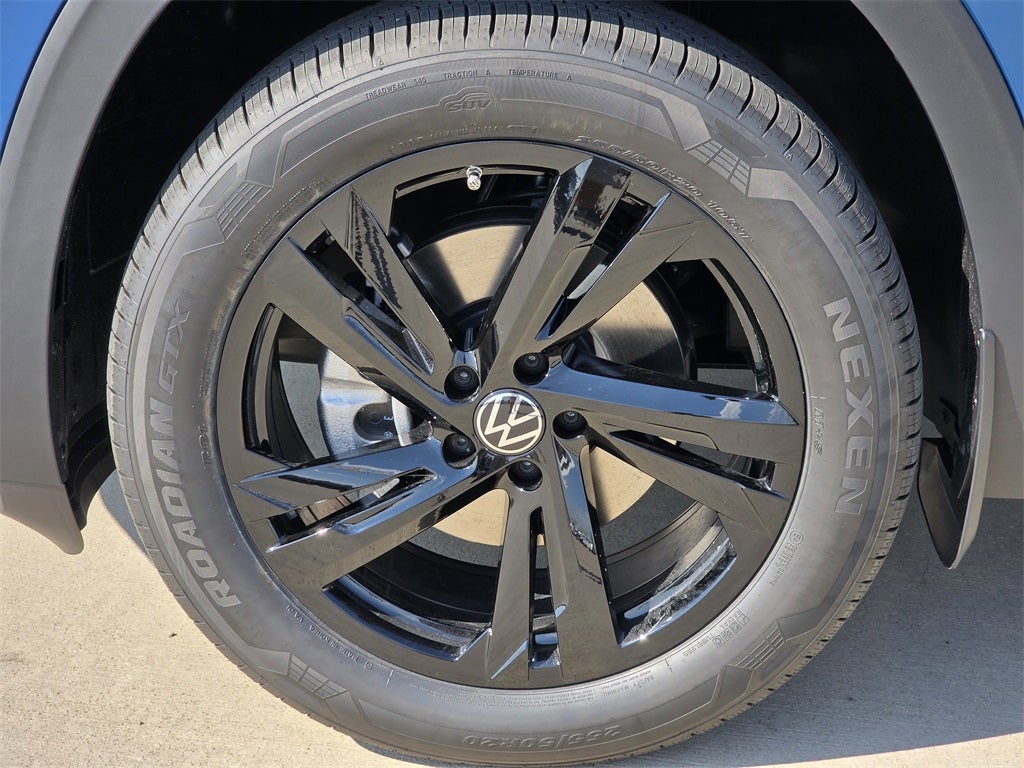 2026 Volkswagen Atlas Cross Sport 2.0T SEL R-Line Black