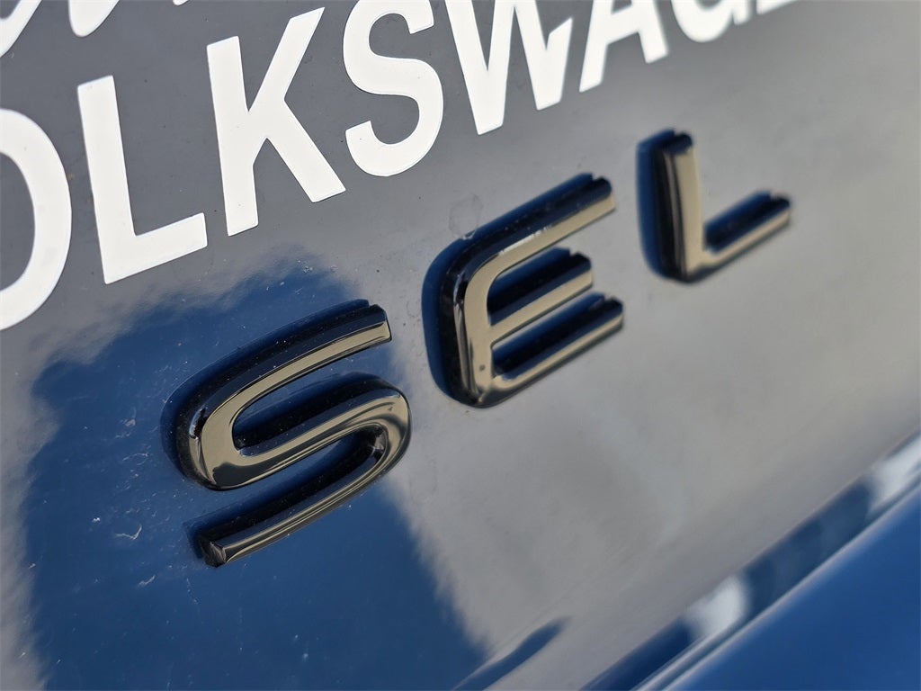 2026 Volkswagen Atlas Cross Sport 2.0T SEL R-Line Black