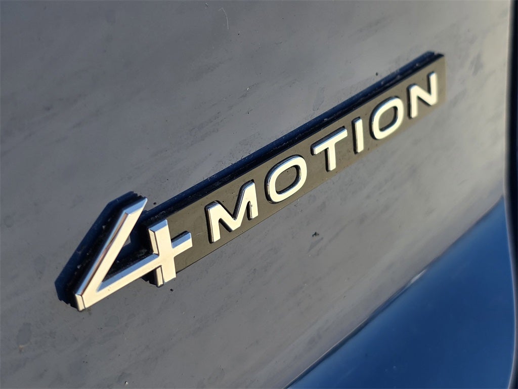 2026 Volkswagen Atlas Cross Sport 2.0T SEL R-Line Black