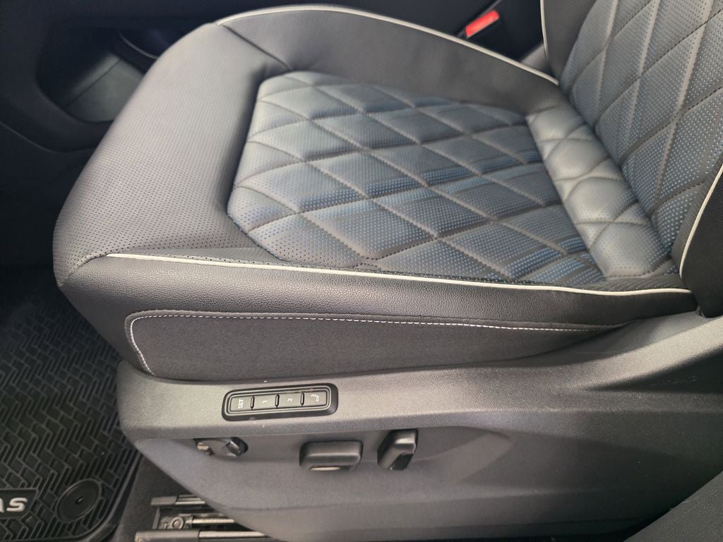 2025 Volkswagen Atlas Cross Sport 2.0T SEL Premium R-Line