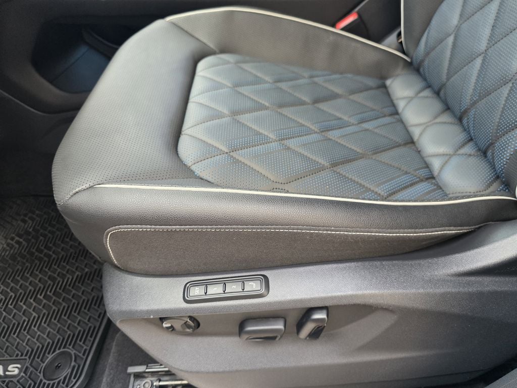 2025 Volkswagen Atlas Cross Sport 2.0T SEL Premium R-Line