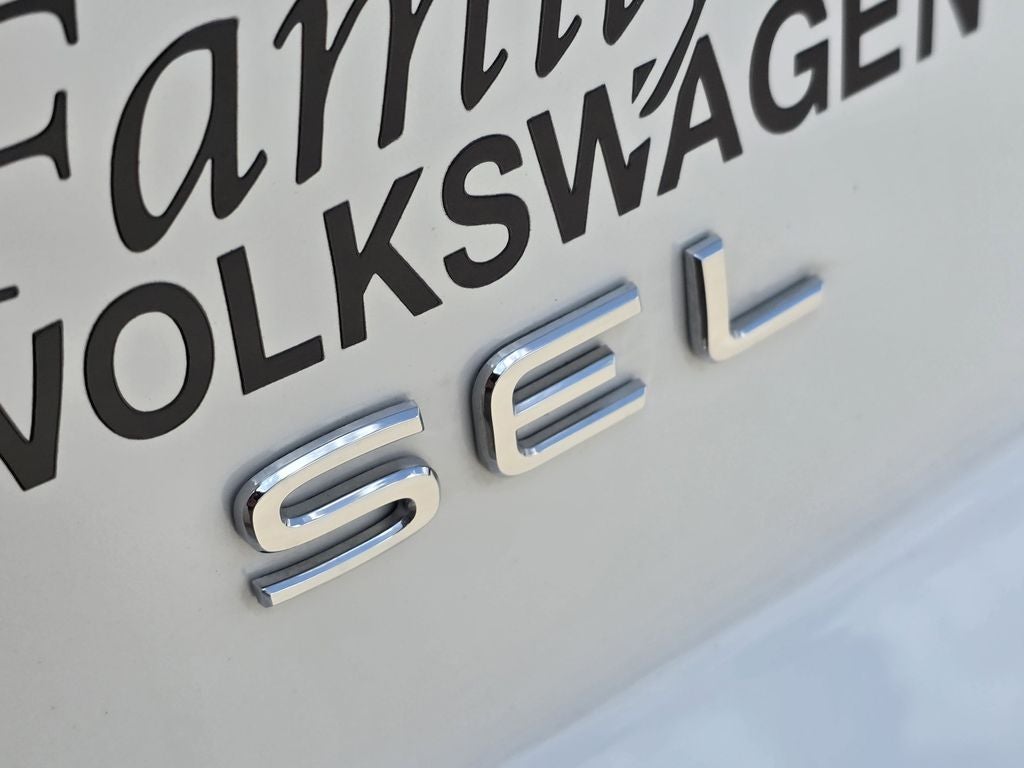 2025 Volkswagen Atlas Cross Sport 2.0T SEL Premium R-Line