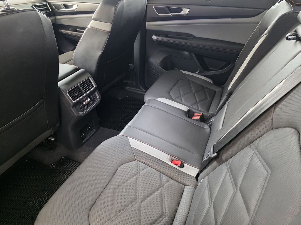 2024 Volkswagen Atlas 2.0T Peak Edition SEL