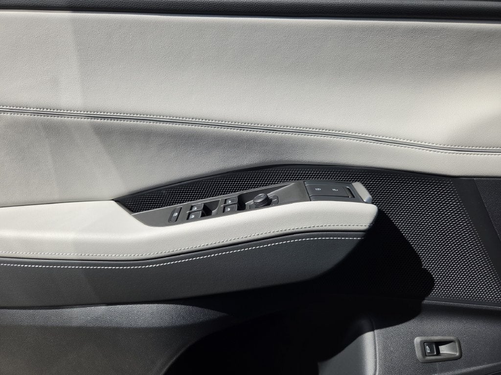 2027 Volkswagen Atlas SE w/Technology