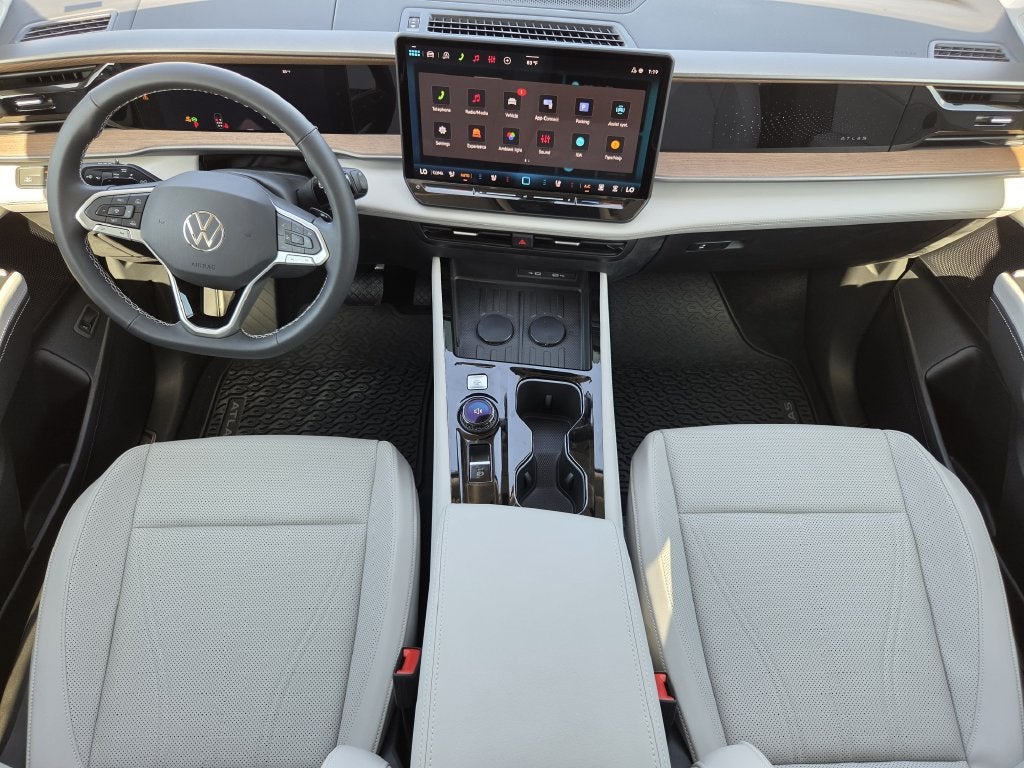 2027 Volkswagen Atlas SE w/Technology