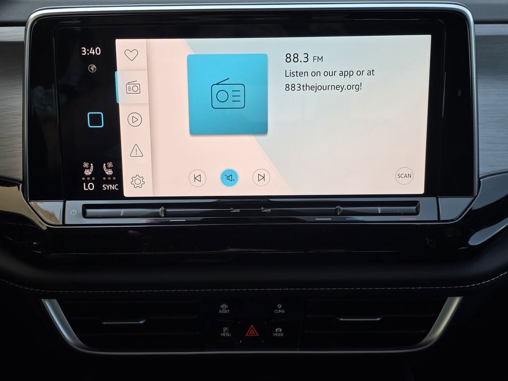 2025 Volkswagen Atlas Cross Sport 2.0T SE w/Technology