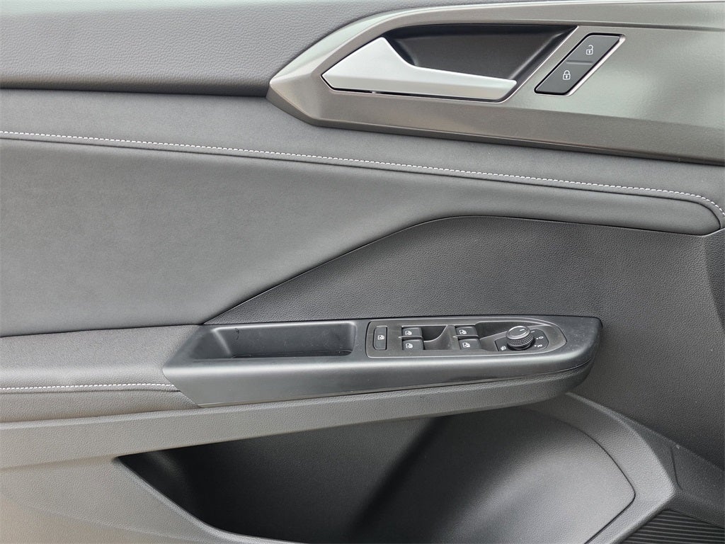 2026 Volkswagen Taos 1.5T SE Black