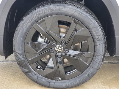 2026 Volkswagen Taos 1.5T SE Black