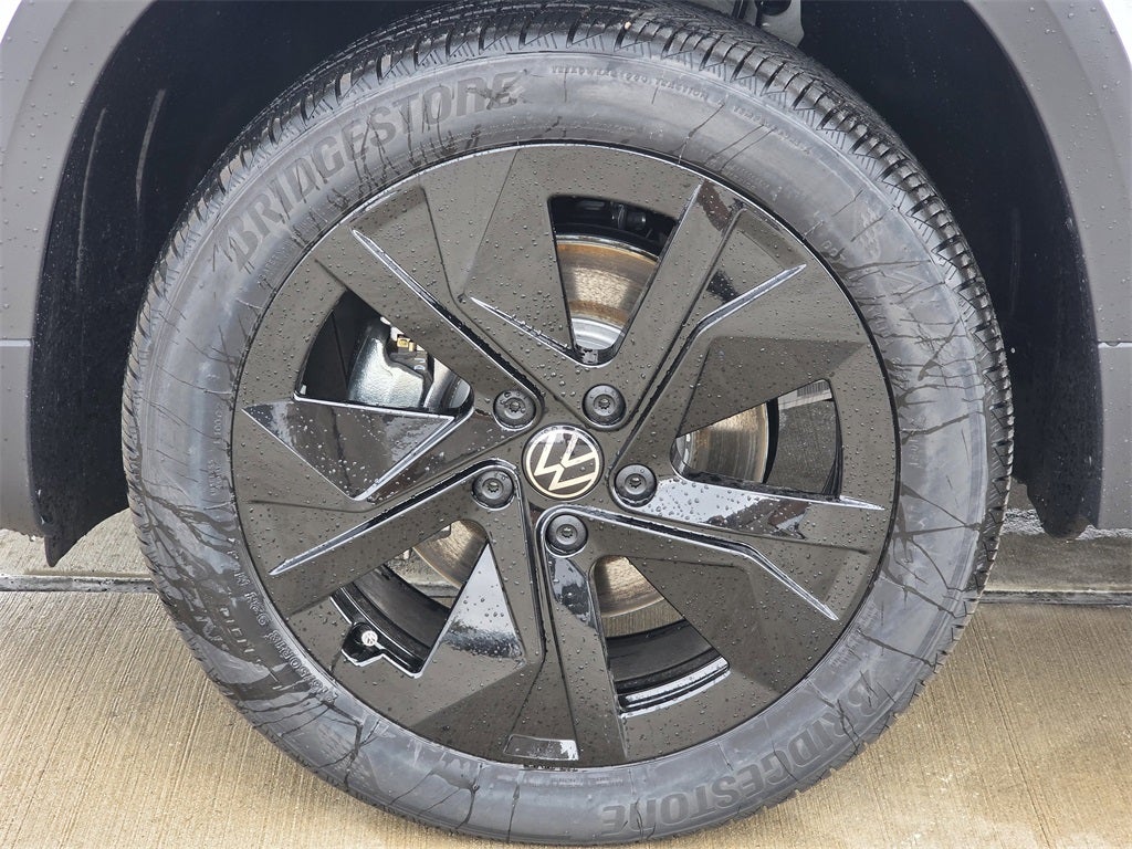 2026 Volkswagen Taos 1.5T SE Black