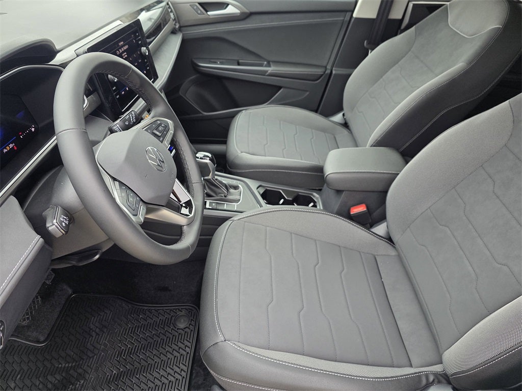 2026 Volkswagen Taos 1.5T SE Black