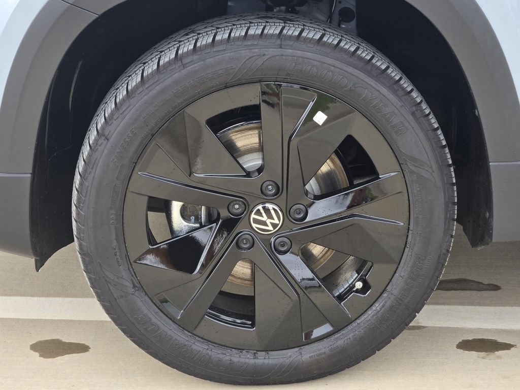 2026 Volkswagen Taos 1.5T SE Black