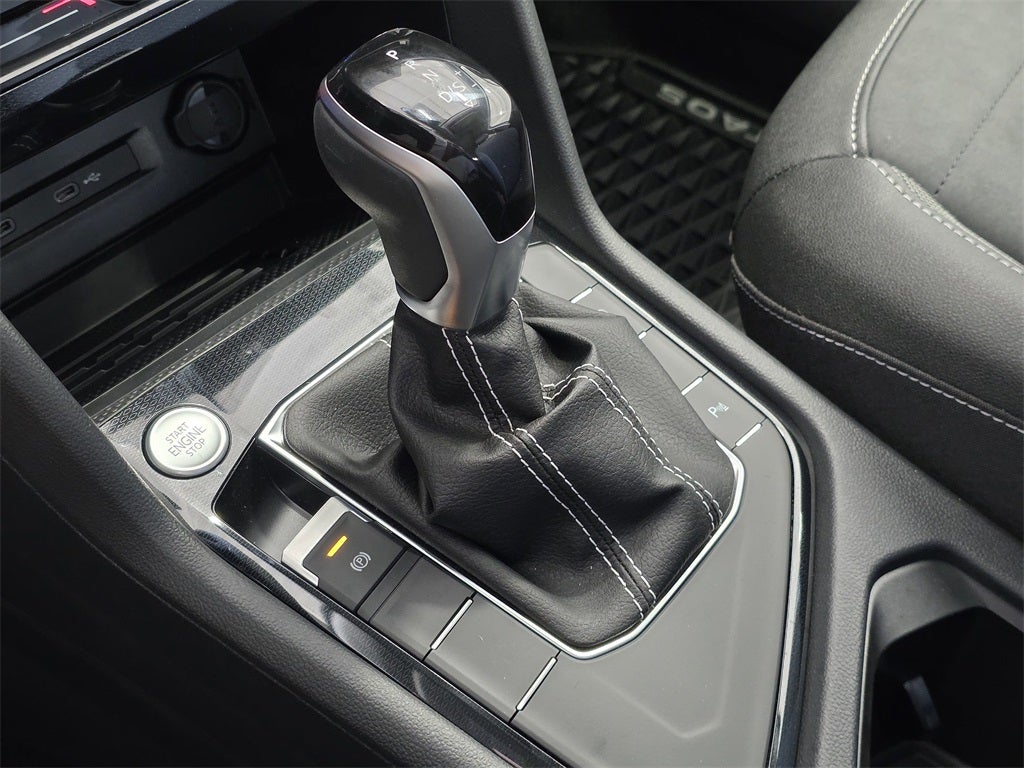 2025 Volkswagen Taos 1.5T SE Black