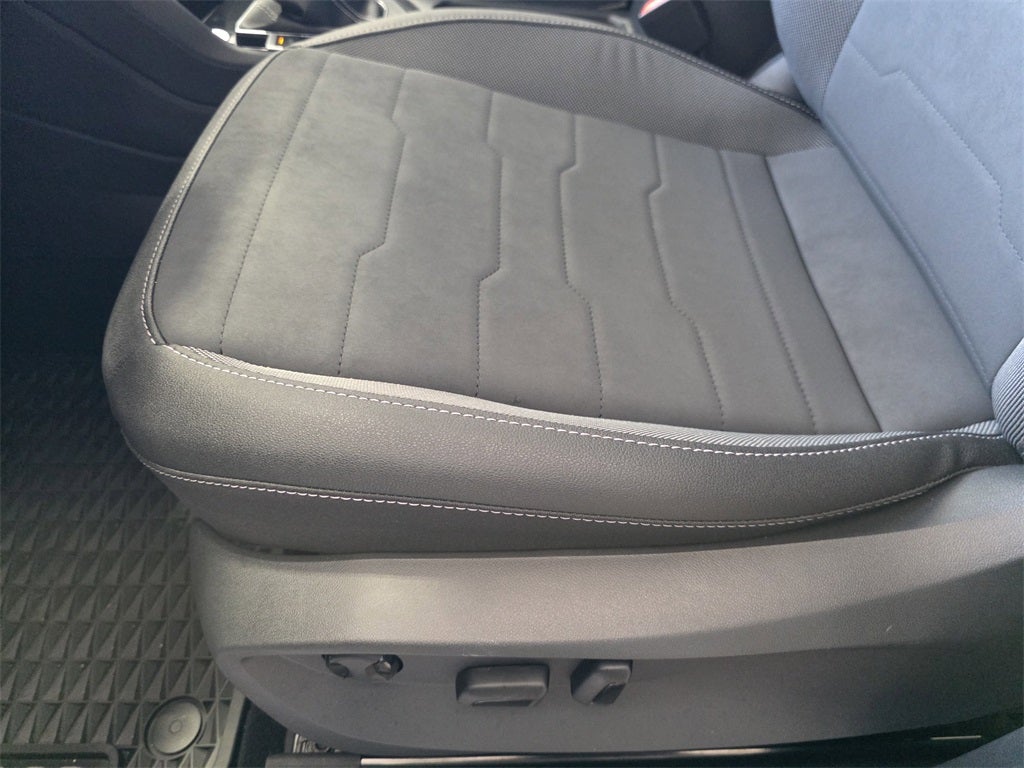 2025 Volkswagen Taos 1.5T SE Black