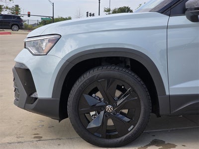 2025 Volkswagen Taos 1.5T SE Black