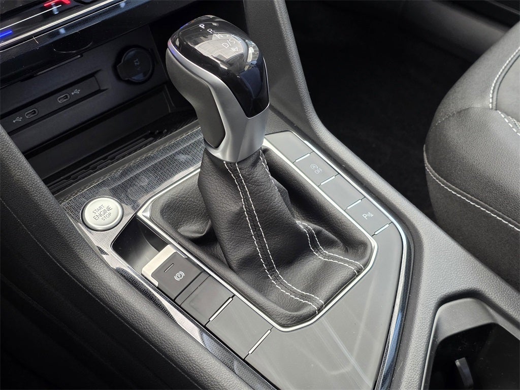 2026 Volkswagen Taos 1.5T SE Black