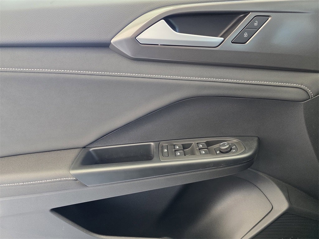 2026 Volkswagen Taos 1.5T SE Black