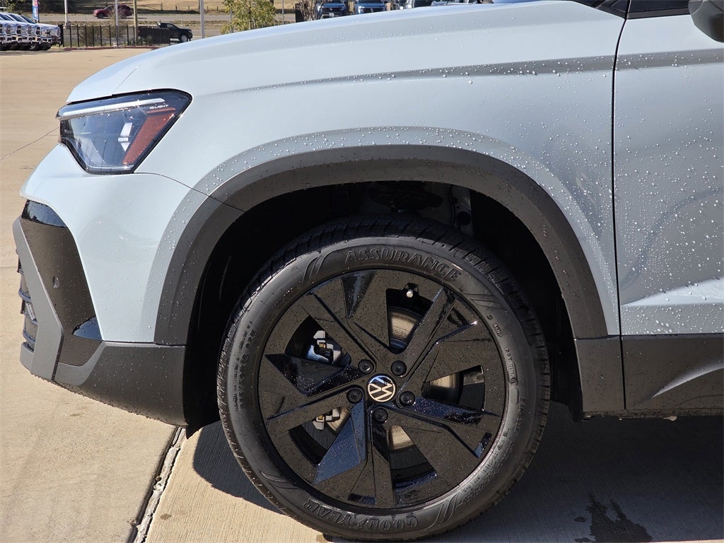 2026 Volkswagen Taos 1.5T SE Black