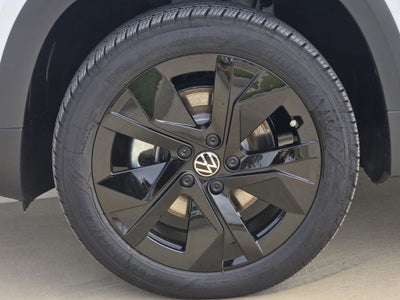 2026 Volkswagen Taos 1.5T SE Black