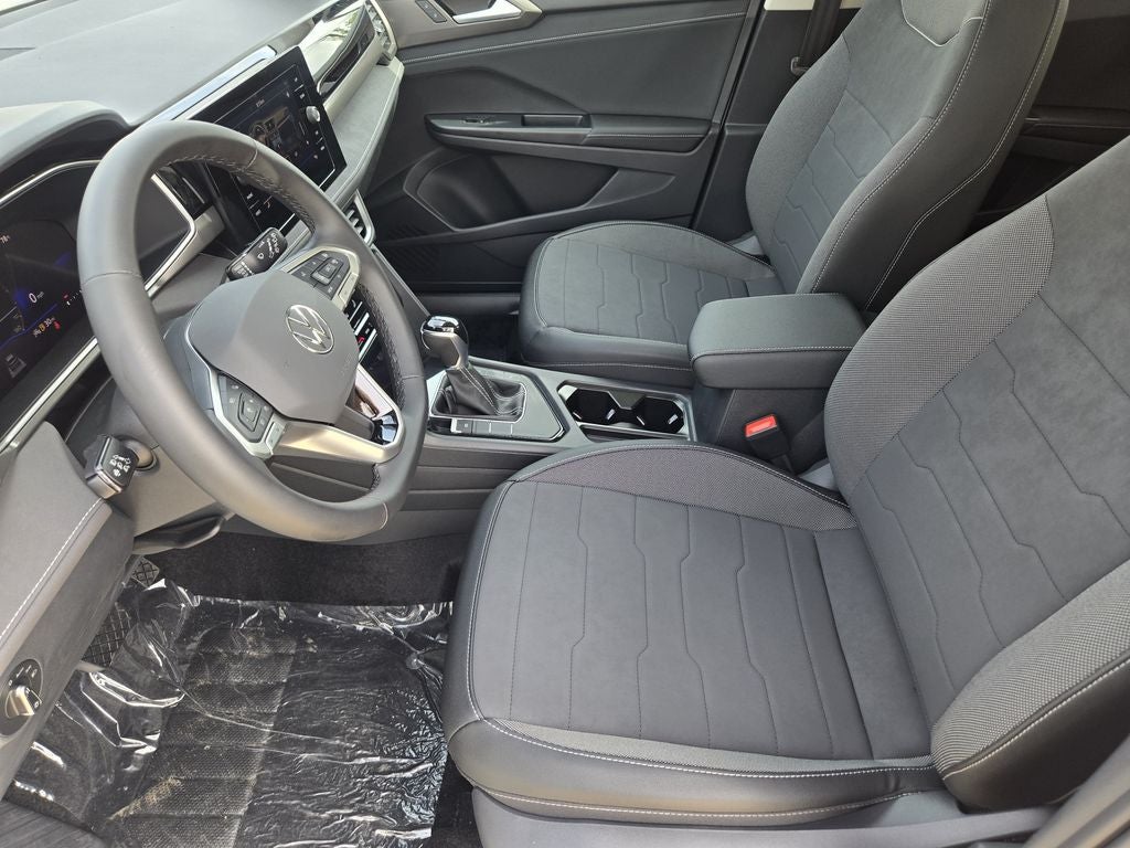 2026 Volkswagen Taos 1.5T SE Black