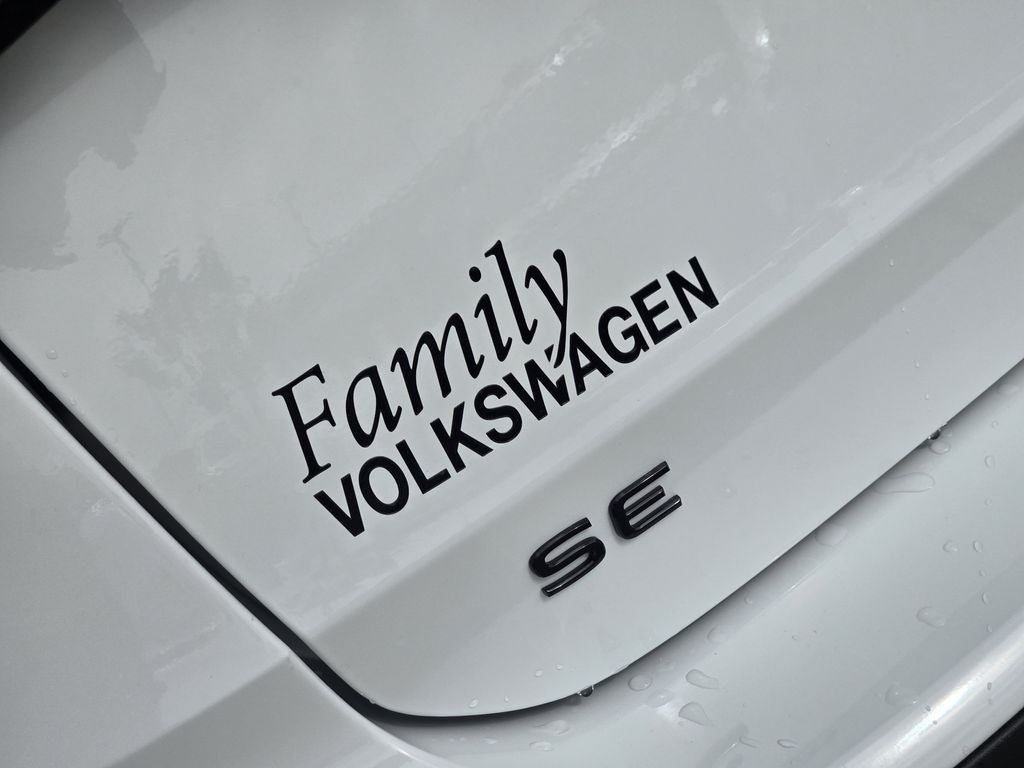 2026 Volkswagen Taos 1.5T SE Black