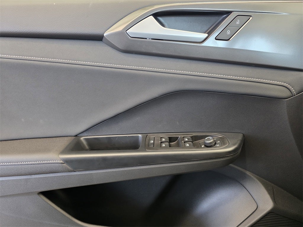 2025 Volkswagen Taos 1.5T SE Black