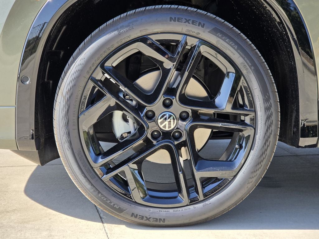 2026 Volkswagen Tiguan 2.0T SE R-Line Black