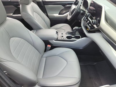 2023 Toyota Highlander Hybrid XLE