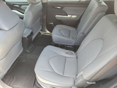 2025 Toyota Highlander Hybrid XLE