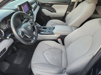 2024 Toyota Highlander LE