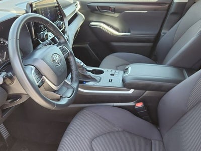 2025 Toyota Highlander LE