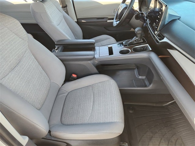 2022 Toyota Sienna LE 8 Passenger