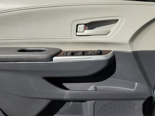 2022 Toyota Sienna LE 8 Passenger