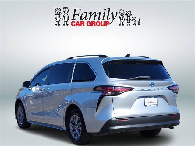 2022 Toyota Sienna LE 8 Passenger