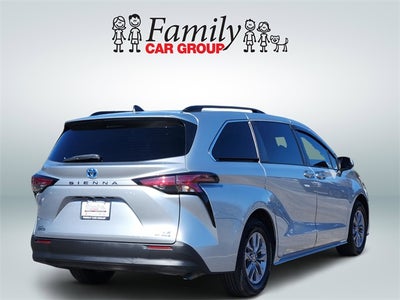 2022 Toyota Sienna LE 8 Passenger