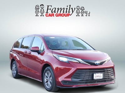 2025 Toyota Sienna LE 8 Passenger