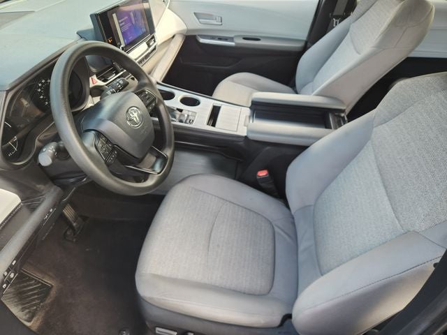 2025 Toyota Sienna LE 8 Passenger