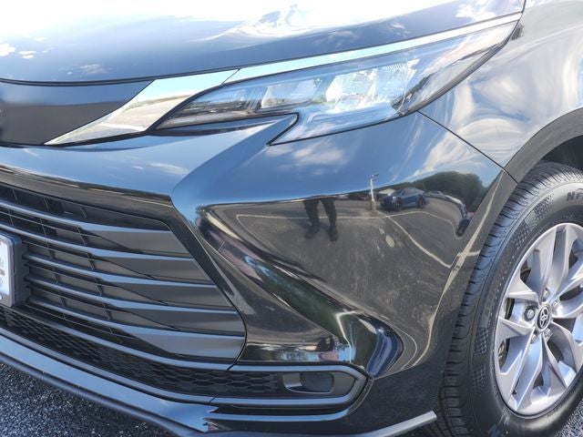 2025 Toyota Sienna LE 8 Passenger