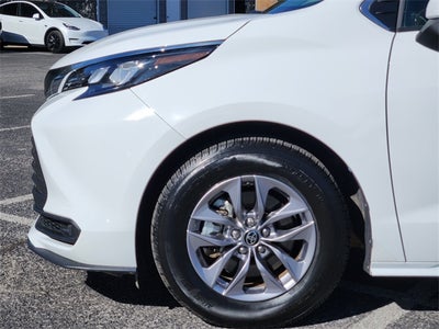 2024 Toyota Sienna LE 8 Passenger