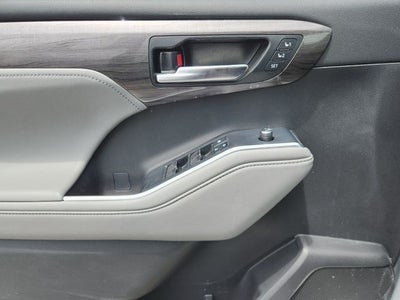 2022 Toyota Highlander Hybrid Limited