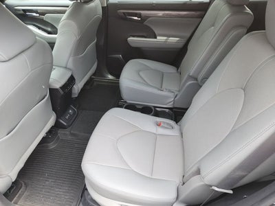 2022 Toyota Highlander Hybrid Limited