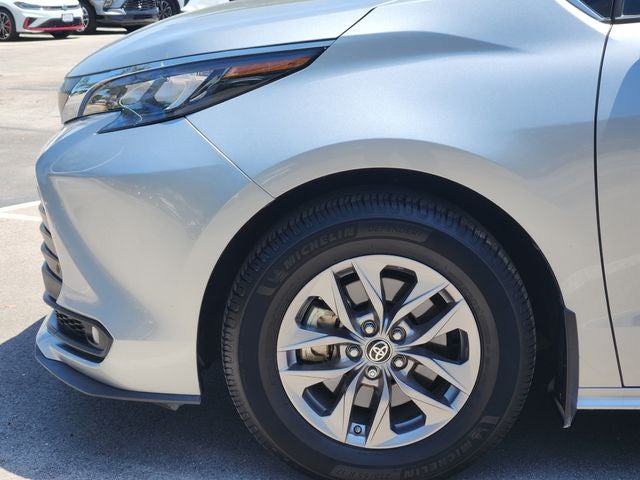 2025 Toyota Sienna XLE 8 Passenger