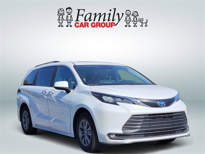 2025 Toyota Sienna XLE 8 Passenger