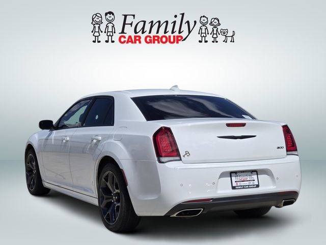 2023 Chrysler 300 Touring L