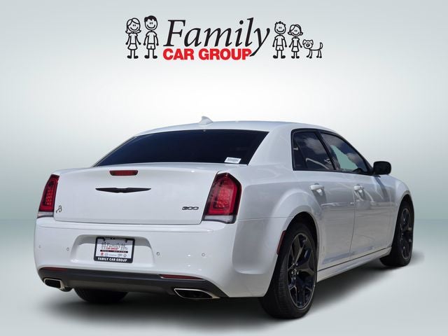 2023 Chrysler 300 Touring L