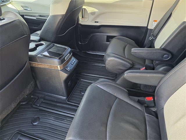 2025 Toyota Sienna Platinum 7 Passenger