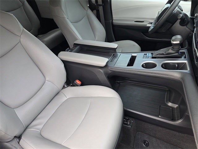 2025 Toyota Sienna XLE 8 Passenger