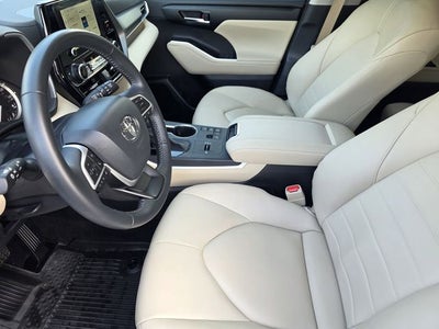 2025 Toyota Highlander XLE