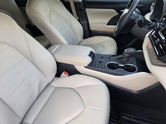 2025 Toyota Highlander XLE