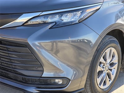 2025 Toyota Sienna XLE 8 Passenger
