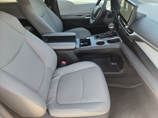 2026 Toyota Sienna XLE 8 Passenger